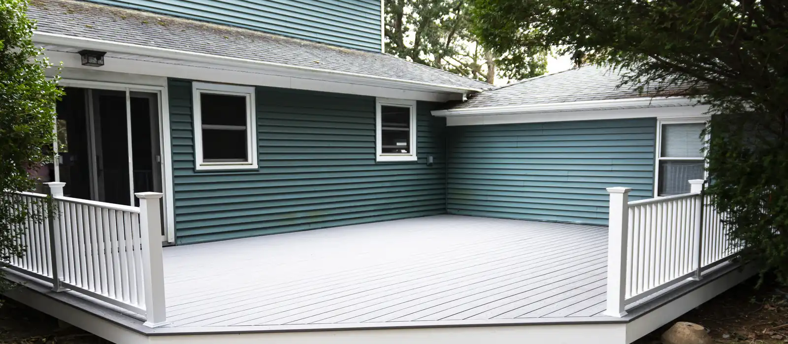 Universal Gutters Cleaning LLC